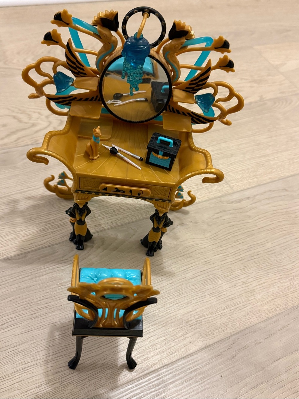 Monster High Cleo de Nile Vanity Playset Used with Accessories